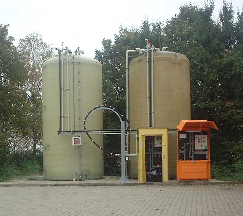 Likusta Feuchtsalzdosieranlage mit GFK Lagertanks